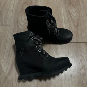 Sorel Women's Black Wedge Lace-Up Boots
